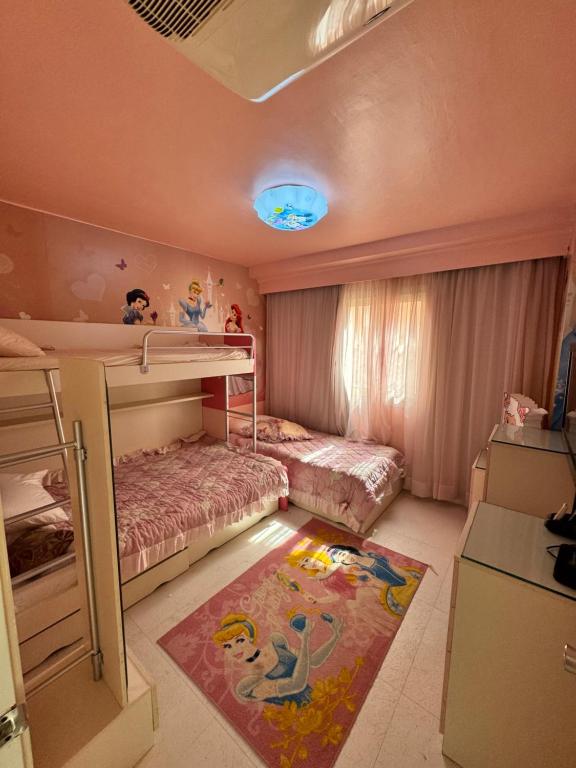 Postel nebo postele na pokoji v ubytování Ain Sokhna 5-bedroom Luxury Villa - Porto Sokhna