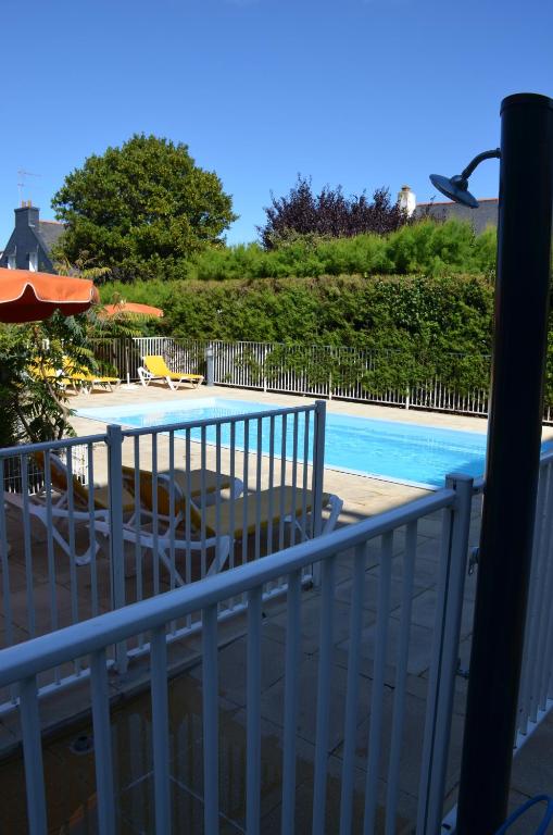 Bazén v ubytování Studio cabine face piscine nebo v jeho okolí