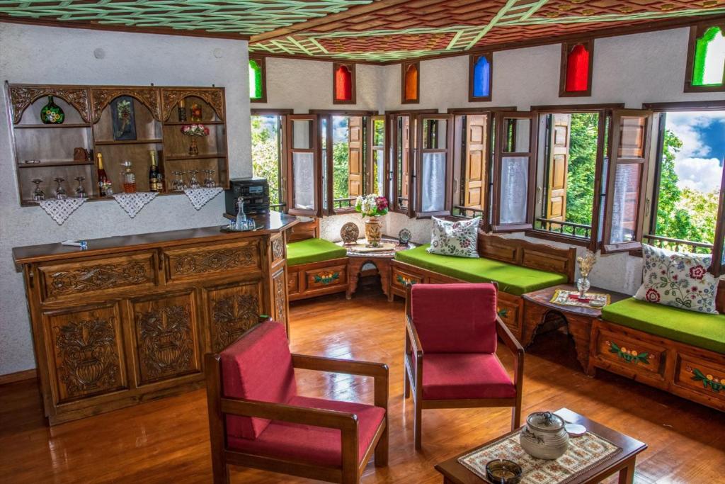 A seating area at Archontiko Merylins Pinakates Pelion