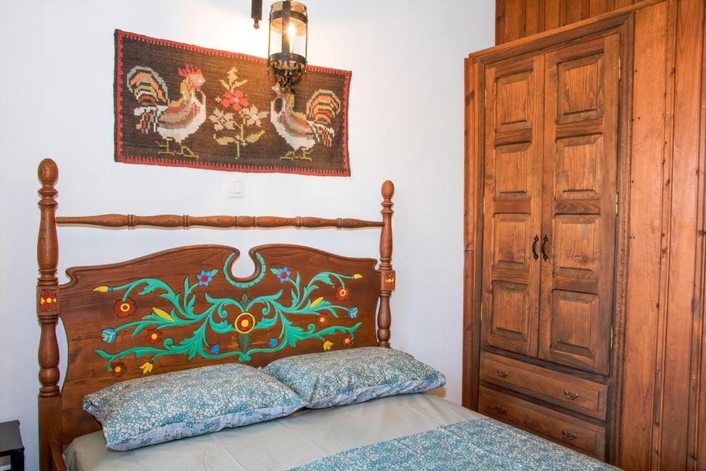 A bed or beds in a room at Archontiko Merylins Pinakates Pelion