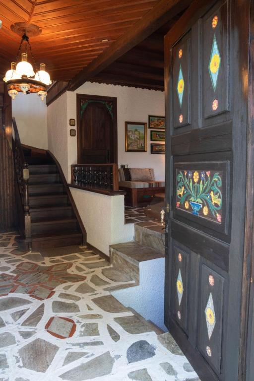 Kép Archontiko Merylins Pinakates Pelion szállásáról Pinakáteszben a galériában
