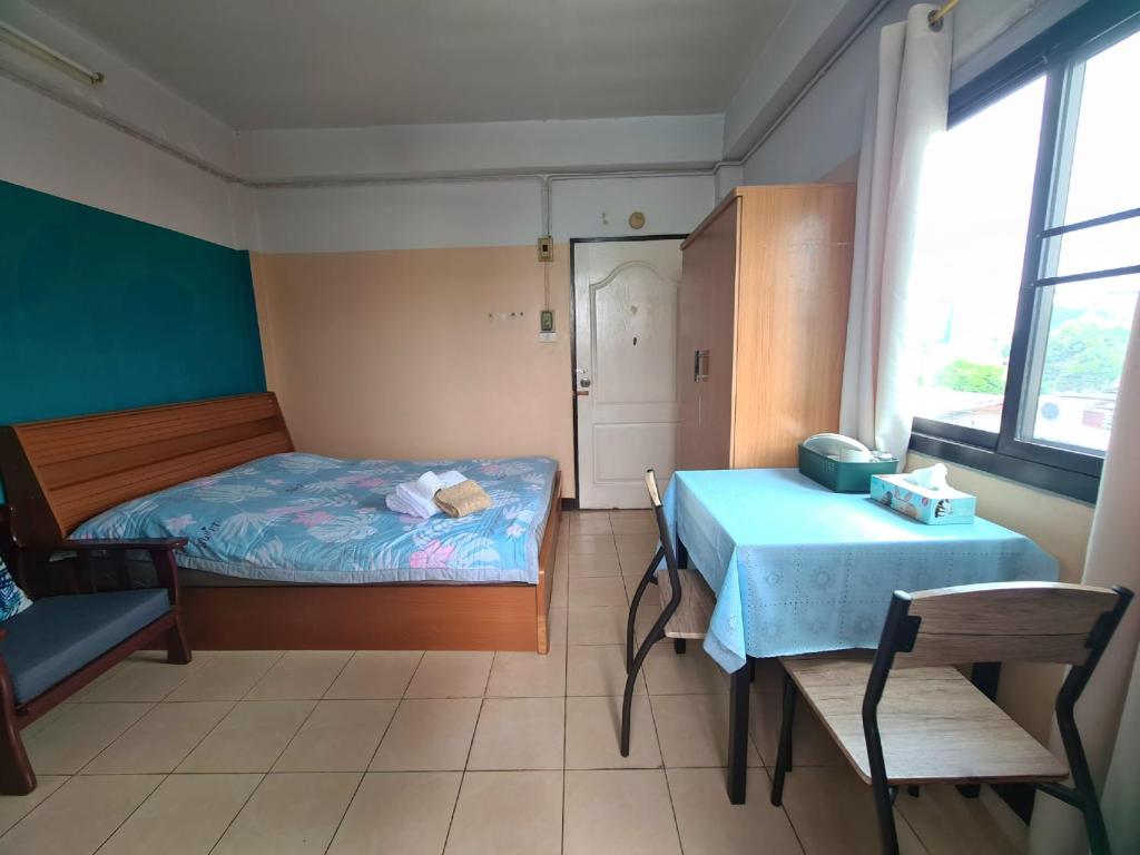 Roong-Arun Apartment - Chambre Double Avec Balcon