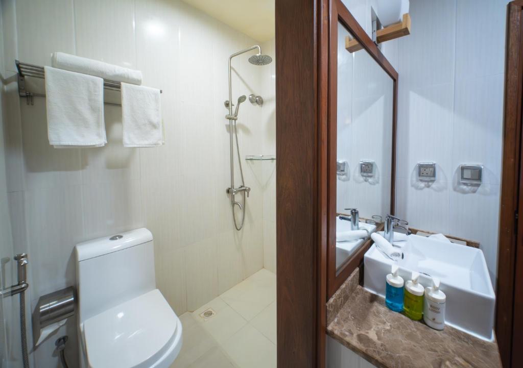 Araamu Hotels Maldives at Dhiffushi - 17