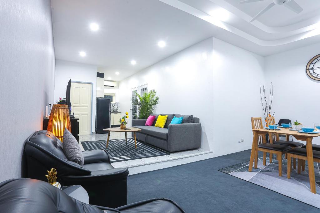 Posezení v ubytování Pool Villa Pattaya Phratamnak C2- 2 bedroom