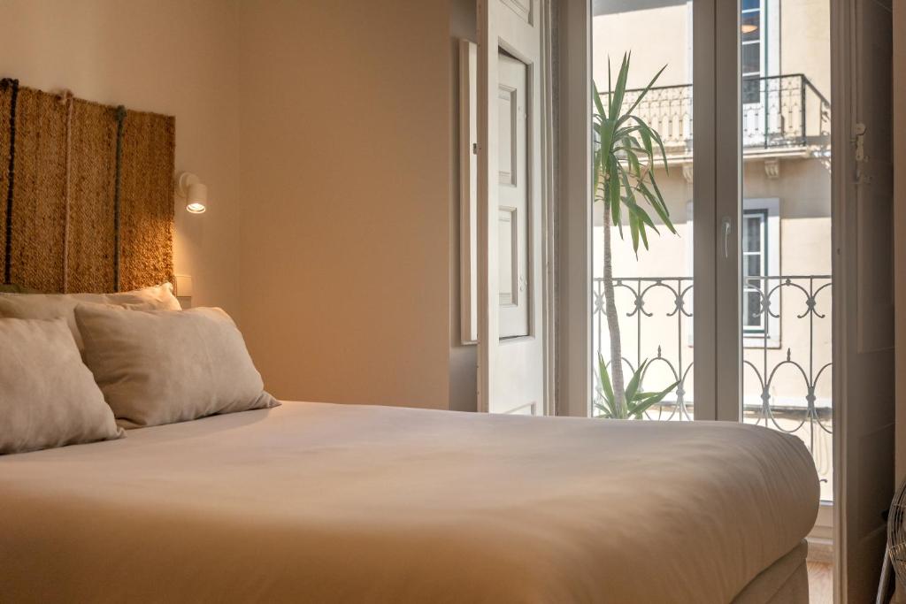 Postel nebo postele na pokoji v ubytování OLD TOWN Lisbon Historic Studio