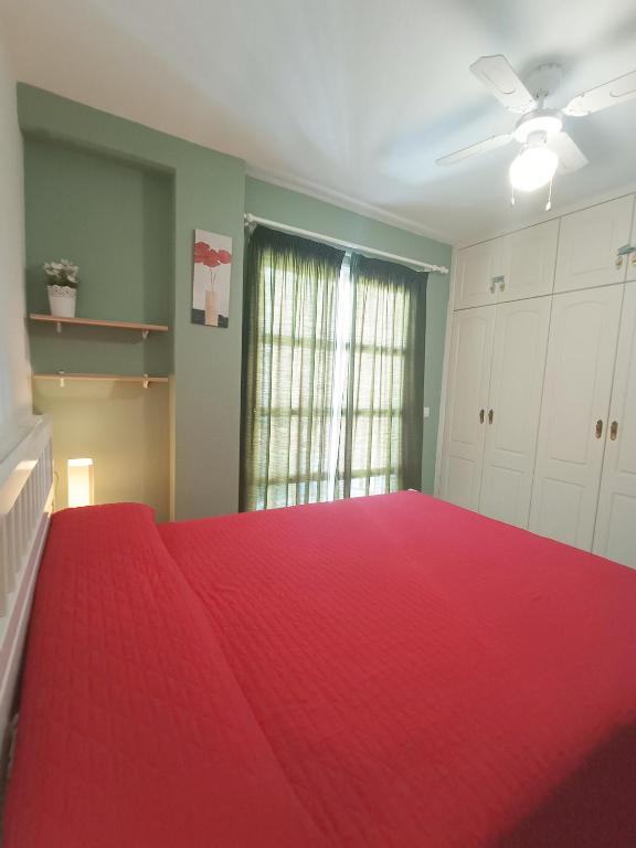 Posteľ alebo postele v izbe v ubytovaní Cozy apartment + parking Playa San Juan