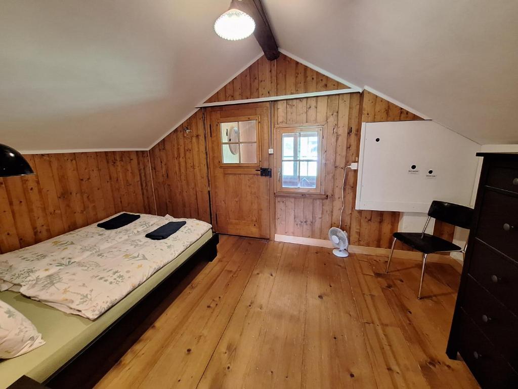 Postel nebo postele na pokoji v ubytování Waterfall Chalet