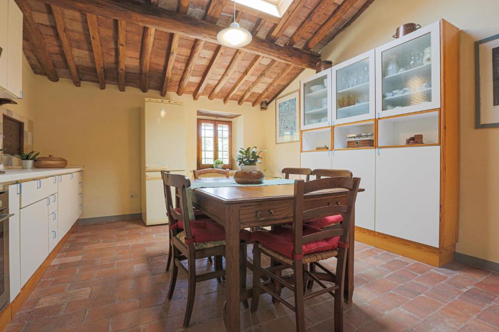 A kitchen or kitchenette at Casale La Fornace nel Chianti