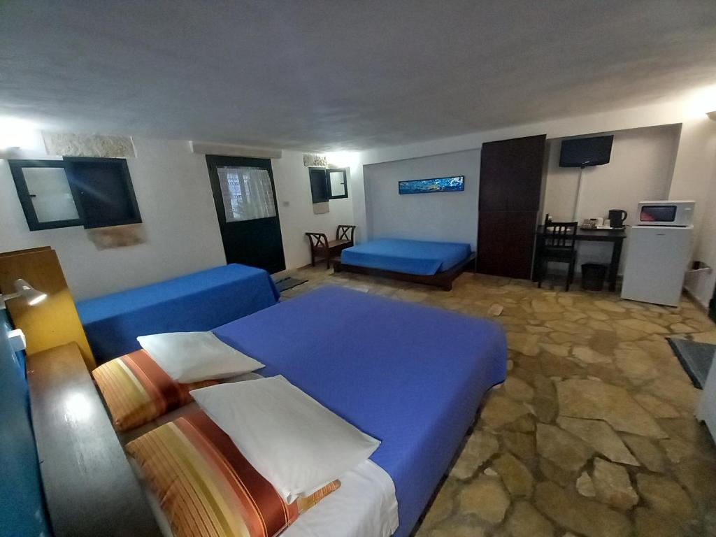 Postel nebo postele na pokoji v ubytování Breezes B&B