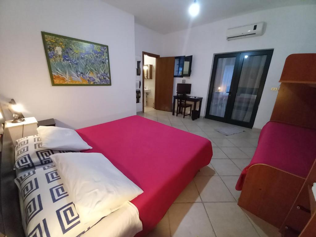 Postel nebo postele na pokoji v ubytování Breezes B&B