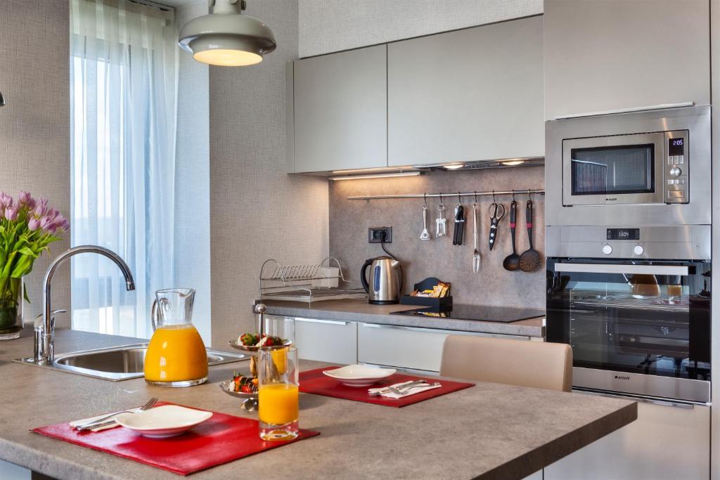 A kitchen or kitchenette at Fraser Place Antasya Istanbul