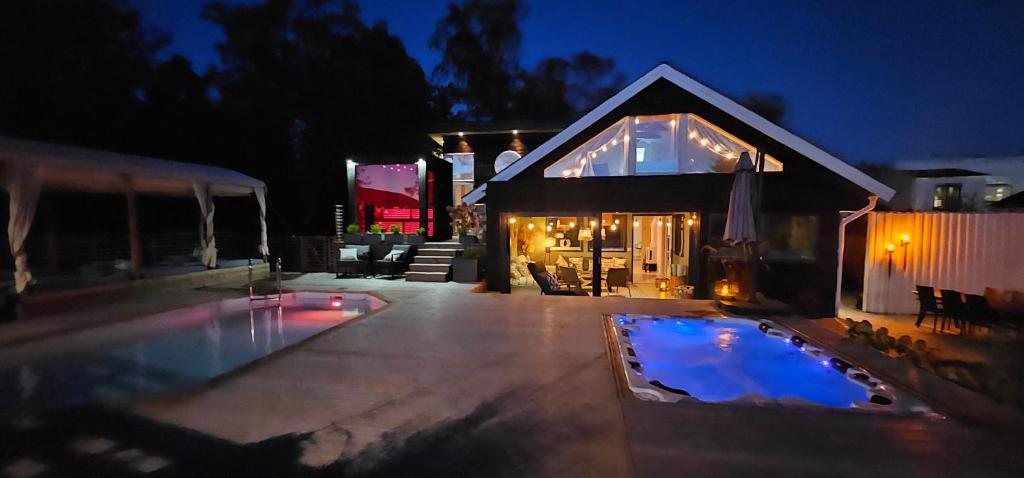 Bazén v ubytování Privat Spirit Spa Villa nebo v jeho okolí