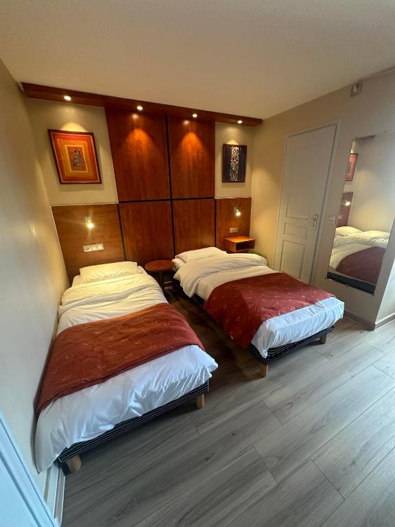 
Twin Room with City View
