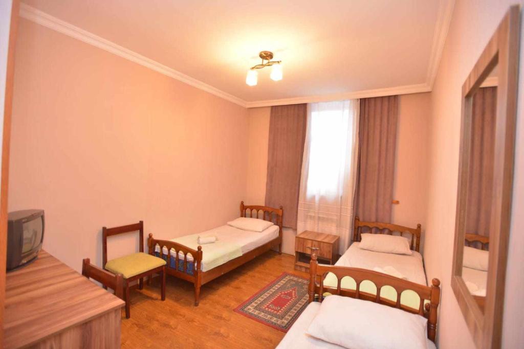 Postel nebo postele na pokoji v ubytování Art House Hostel Aleksandr