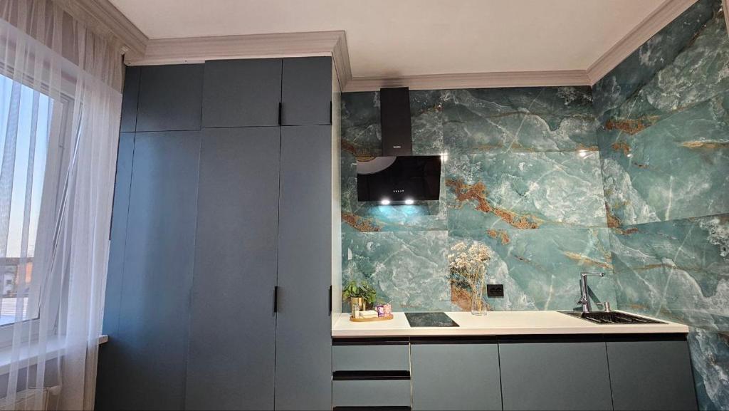 Kuchyň nebo kuchyňský kout v ubytování Blue Apartment