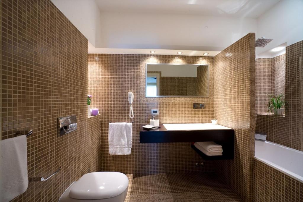 A bathroom at Magi House Relais