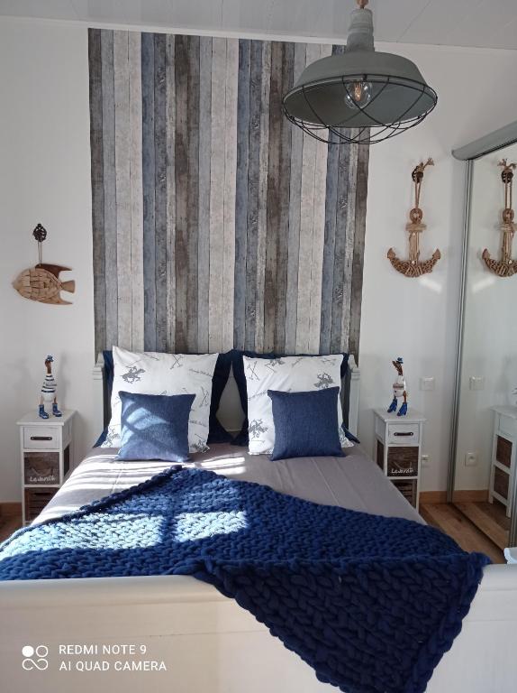 Llit o llits en una habitació de La maisonnette