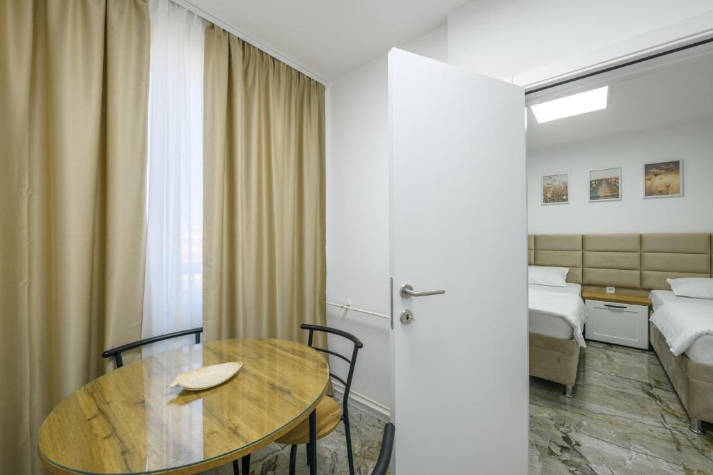Postel nebo postele na pokoji v ubytování NAŠ Apartman