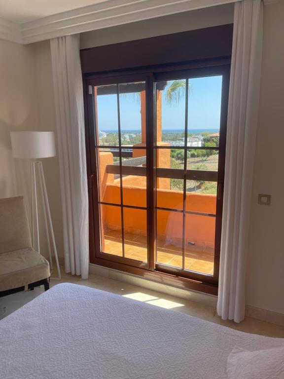 Views beach golf btw Benahavis Marbella & Estepona - Hizvo