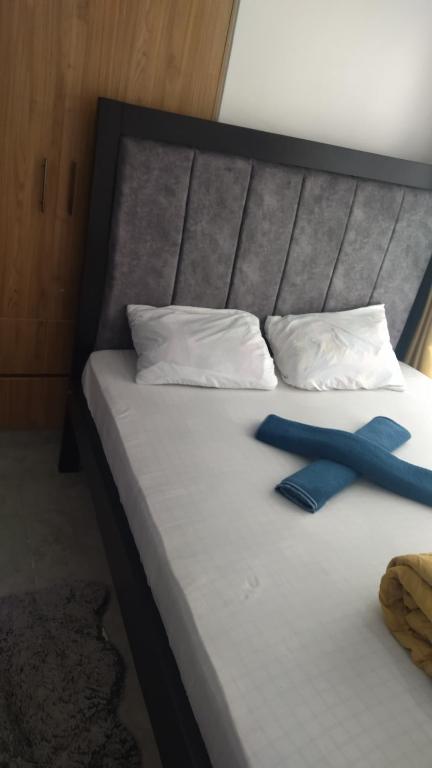 Postel nebo postele na pokoji v ubytování Tsavo Studio Fedha