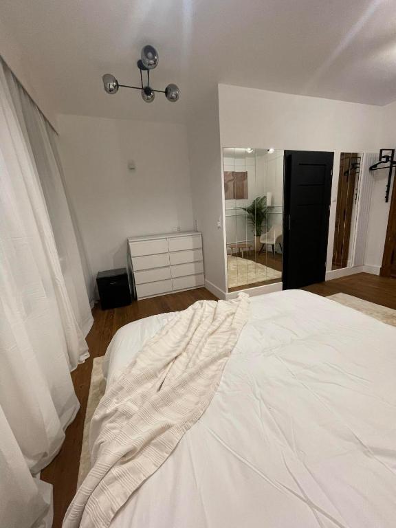 Postel nebo postele na pokoji v ubytování Piernikarska 4 łazienki