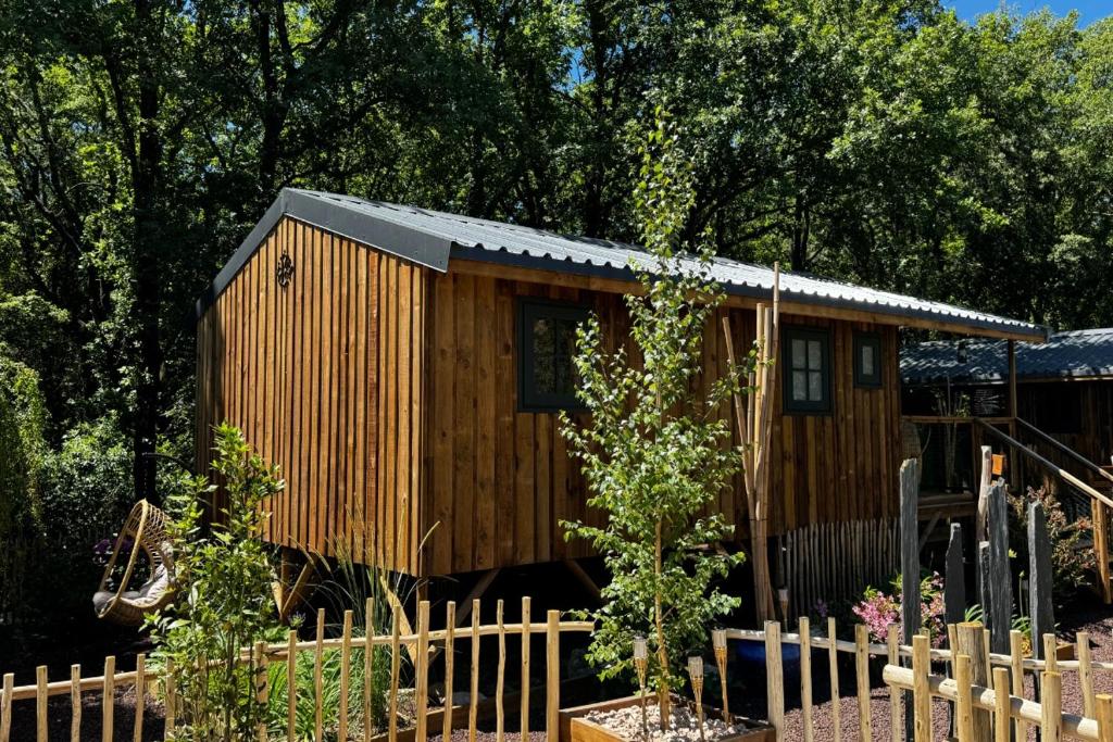 Zahrada ubytování Evasion en cabane en bois proche du lac du Salagou entourée de nature