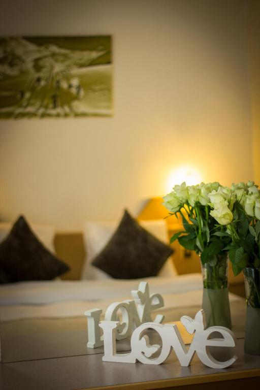 Postel nebo postele na pokoji v ubytování Hotel Bristol