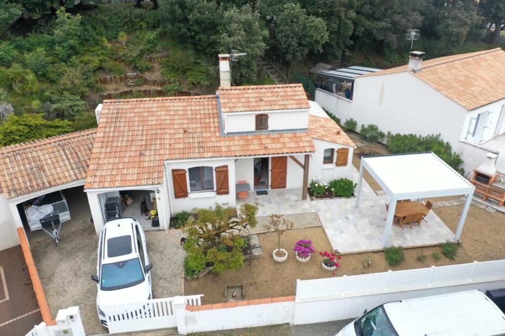 Το κτήριο όπου στεγάζεται  η παραθεριστική κατοικία