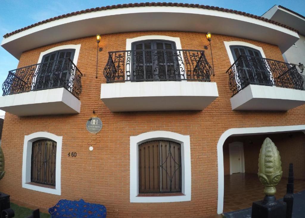 Το κτήριο όπου στεγάζεται  το bed & breakfast