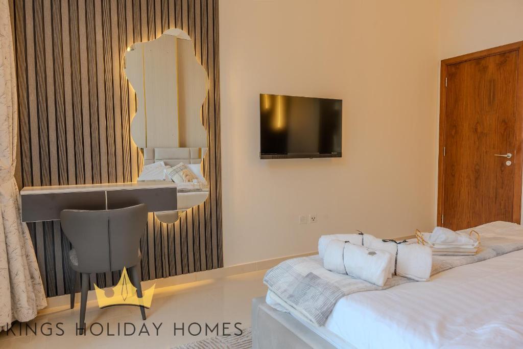 Postel nebo postele na pokoji v ubytování Royal suites Dunya tower Burj Khalifa St Kings