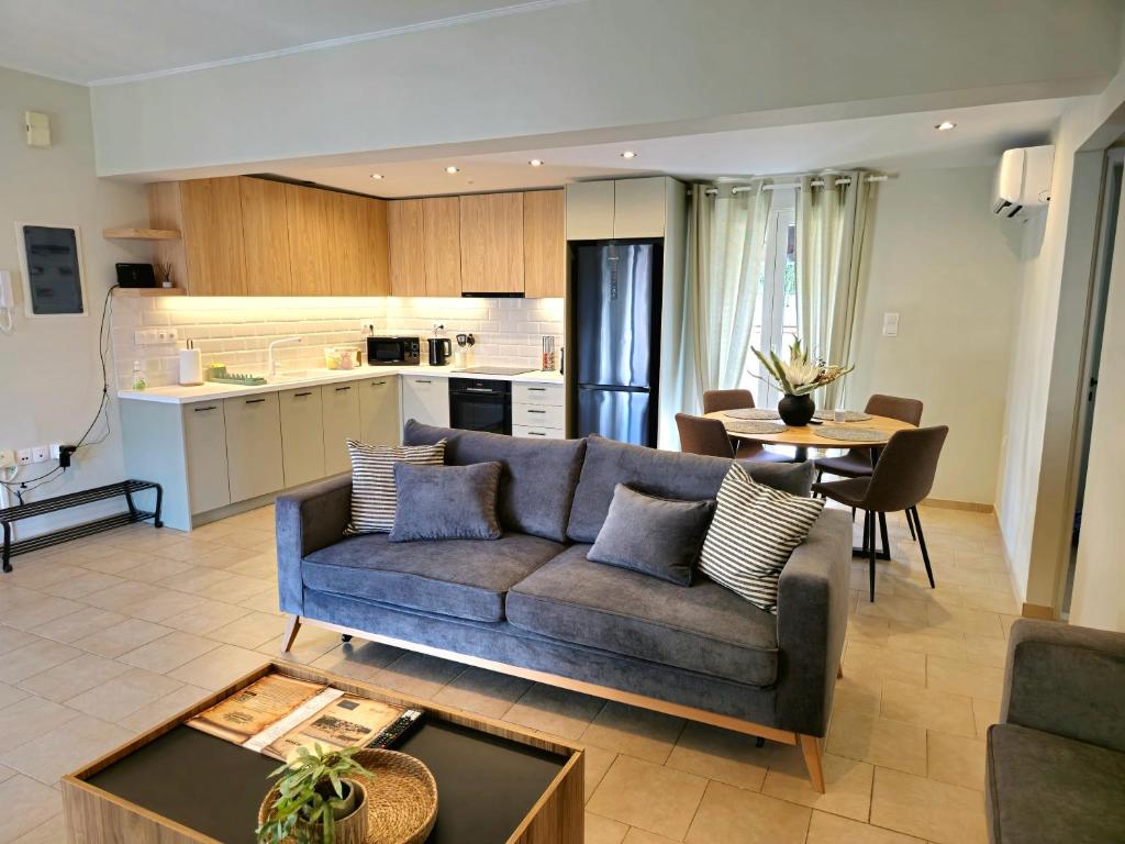 Tranquil 2BR Penthouse Petralona