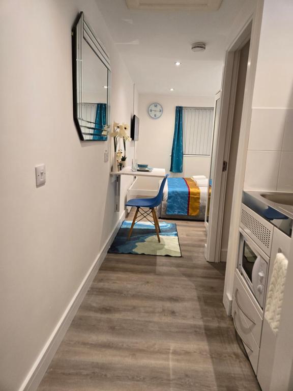 Kuchyň nebo kuchyňský kout v ubytování The Cosy Pod Studio - Short Stay in Salford