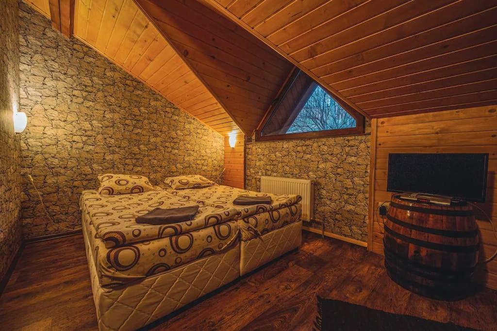 TV a/nebo společenská místnost v ubytování Duvaro Guesthouse
