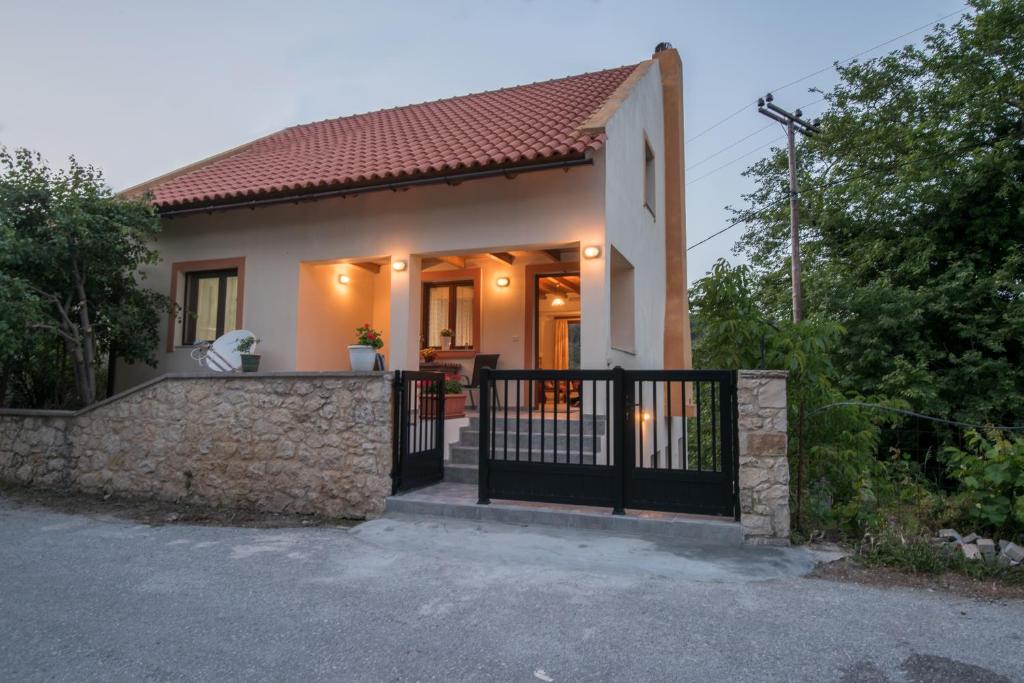 a house with a gate in front of it at Athina's House in Alónai