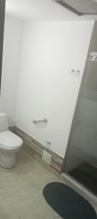 Koupelna v ubytování Habitación cerca Parque Simón Bolívar Aeropuerto Movistar Arena