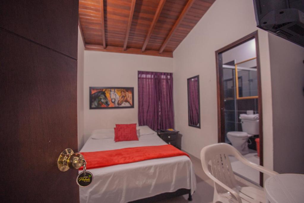 Postel nebo postele na pokoji v ubytování Hotel Palma De Sevilla
