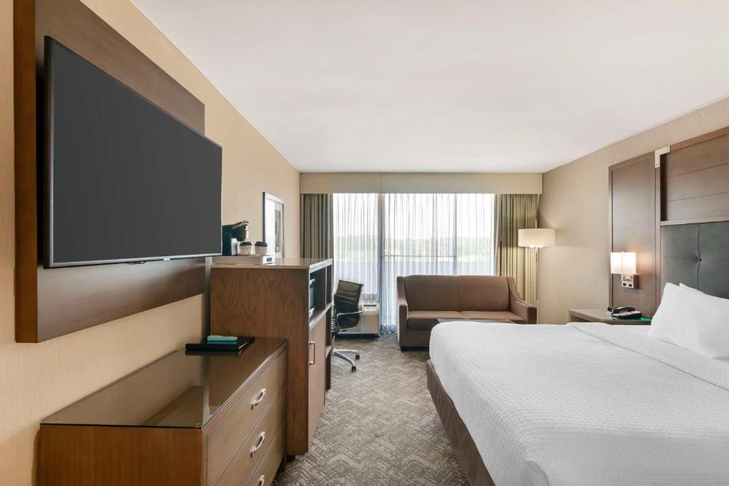Best Western Plus Kansas City Sports Complex Hotel photo