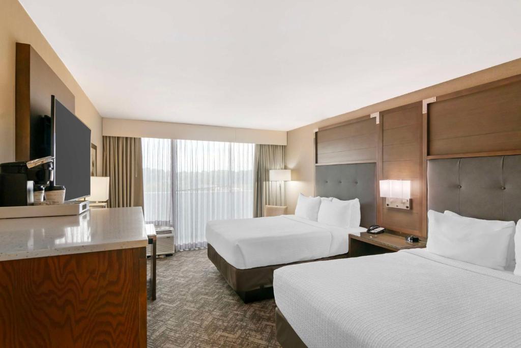 Best Western Plus Kansas City Sports Complex Hotel photo