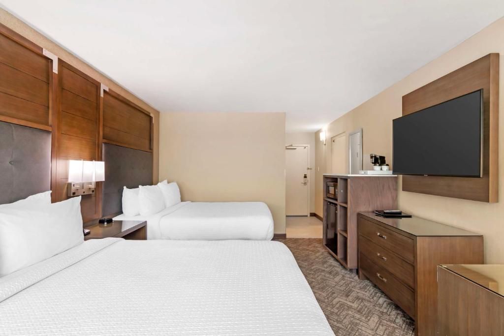 Best Western Plus Kansas City Sports Complex Hotel photo