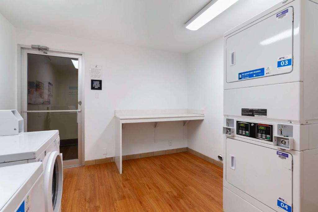 Best Western Plus Kansas City Sports Complex Hotel photo