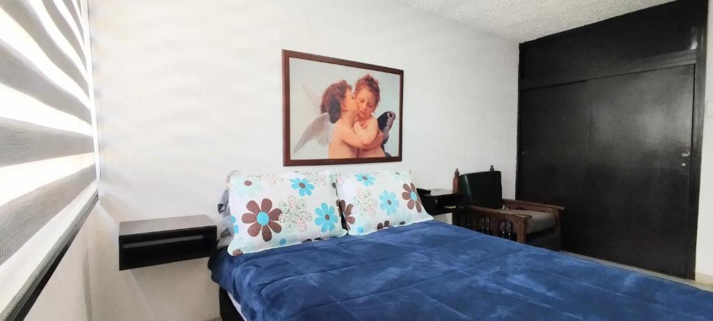 Postel nebo postele na pokoji v ubytování Habitación cerca Parque Simón Bolívar Aeropuerto Movistar Arena