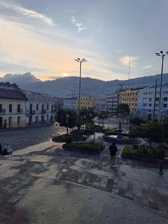 Nespecifikovaný výhled na hory nebo výhled na hory při pohledu z hostelu