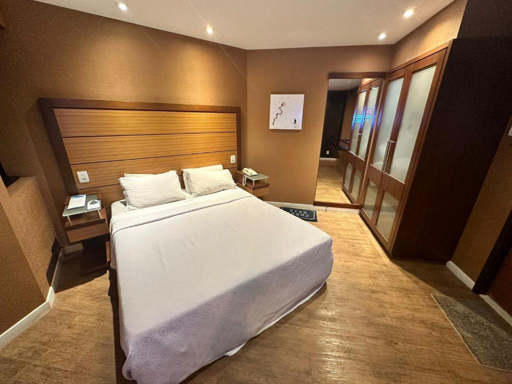 Postel nebo postele na pokoji v ubytování Lindo Flat em Moema no Hotel Wyndham Ibirapuera