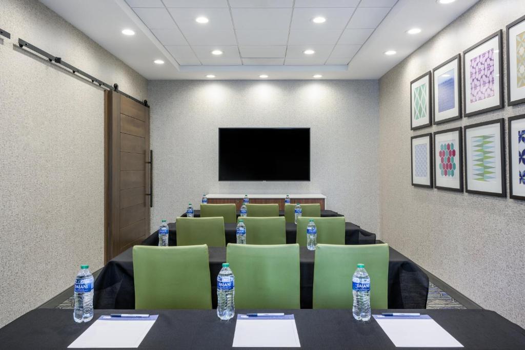 Holiday Inn Express & Suites - Gilbert - East Mesa by IHG photo