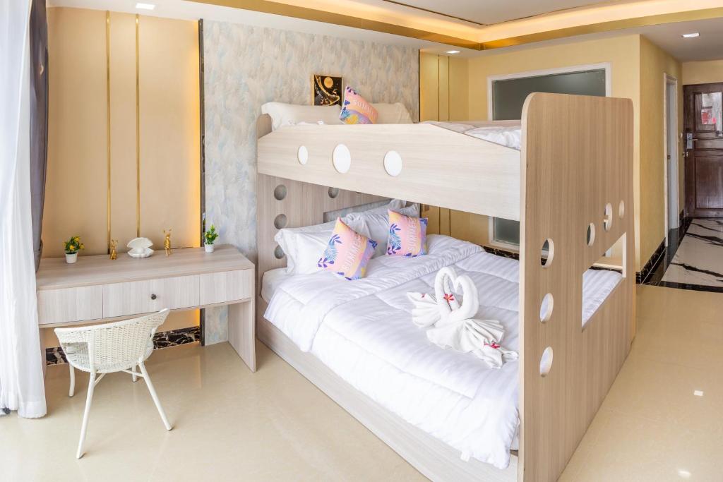 Mermaid Beach Resort - Family Room With Sea View