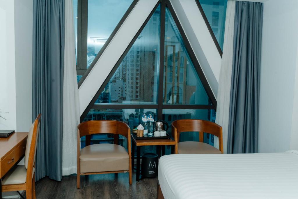 Giường trong phòng chung tại Venue Hotel Nha Trang Beach