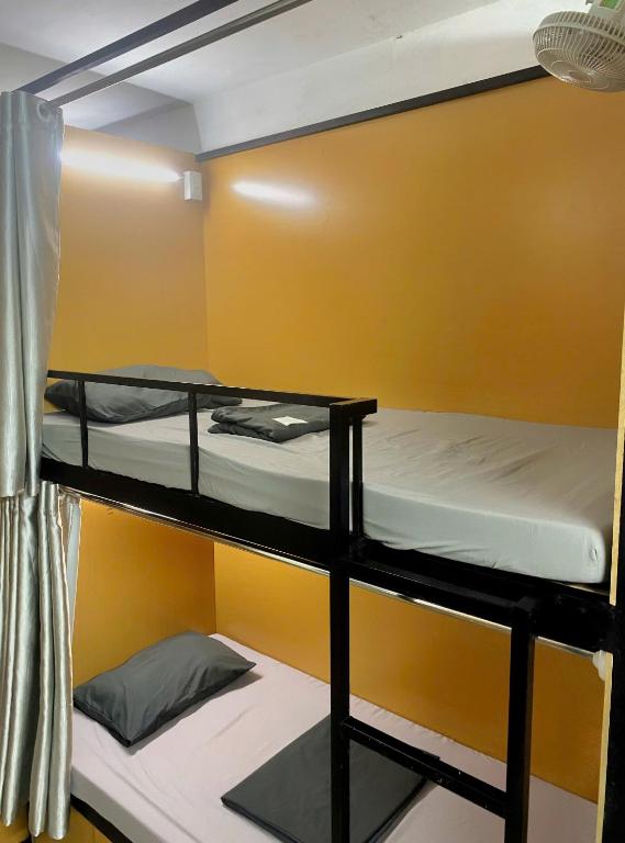 Postel nebo postele na pokoji v ubytování Hanoi New Comb Hostel