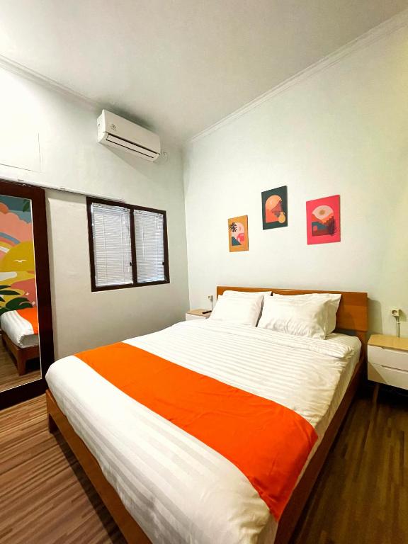 Postel nebo postele na pokoji v ubytování ROOM Ijen Hostel