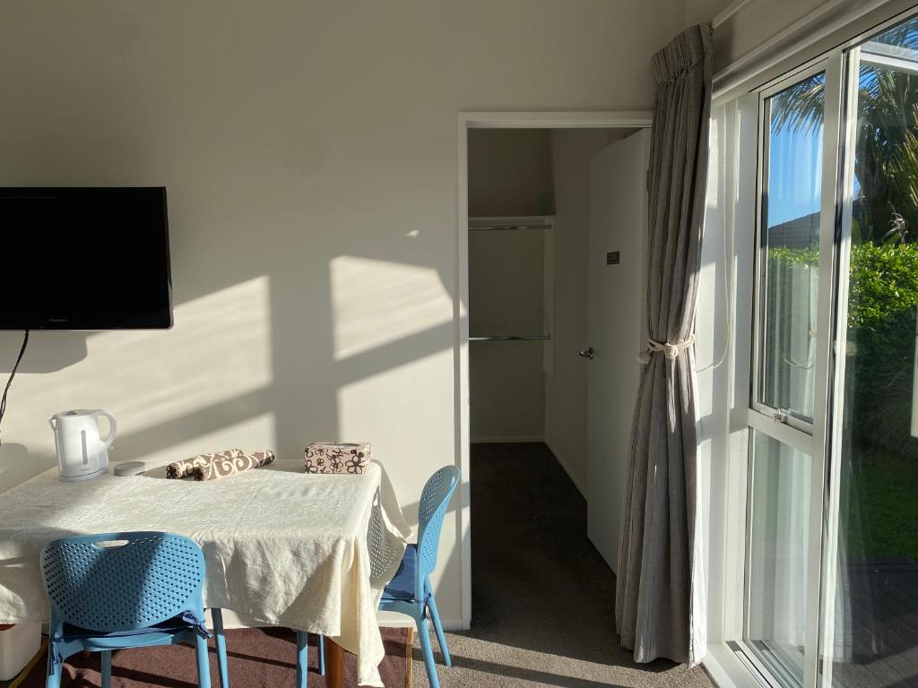 TV a/nebo společenská místnost v ubytování Sunny House