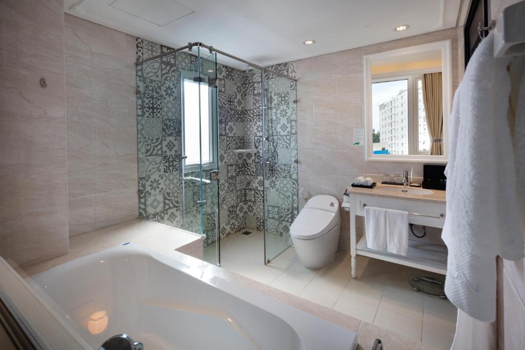 Imperial Heritage Suite - Massage Included